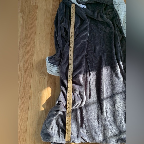 Fuzzy incredibly soft grey robe large - Picture 5 of 7